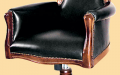 Мягкое кожаное кресло с регулировкой высоты