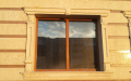 Обшивка окна из травертина 