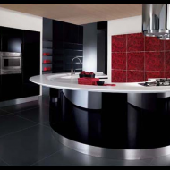 Черно-красная кухня необычной формы