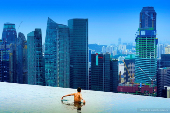Отель в Сингапуре Marinа Bay Sands - бассейн на крыше, не имеющий бортов