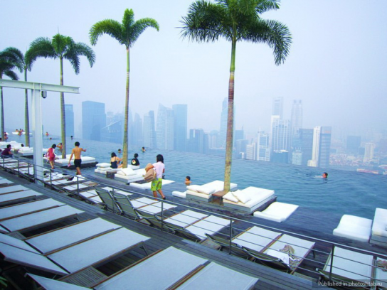 Отель в Сингапуре Marinа Bay Sands - бассейн для отдыхающих 