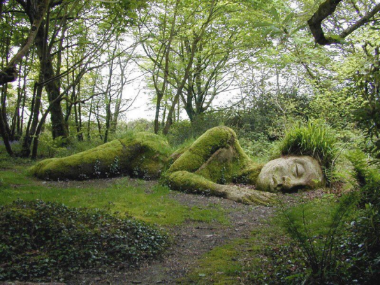 Лесная нимфа в затерянном саду Хелигана