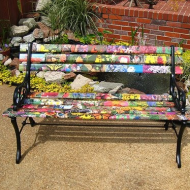 Декорированная садовая скамейка