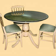 Круглый столик со стульями