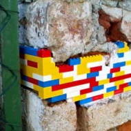 Ремонт здания с помощью LEGO