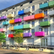 Дом с цветными балконами