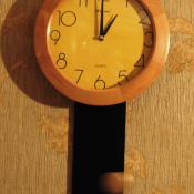 часы настенные деревянные с маятником, кварцевые, маятник металлический; диаметр окружности циферблата 29 см, полная длина изделия 65 см.  модель 9717  15000  по договорённости  шт  Taipei  по договорённости  Часы ЧАСЫ УДАЧИ ИП
