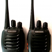 Рация Кенвуд ТК-666 имеет компактные размеры, работает в диапазоне 400-470 МГц. 16 каналов, на которых работает рация, позволяют свободно общаться строителям, охранникам, дачникам, любителям охоты и рыбалки. Мощность передатчика рации 5 Вт, дальность 10км  Компактная рация Кенвуд ТК-666  Китай  9000  Тенге  от 5000 до 10000 тенге  Другое Мир портативных радиостанций ЧЛ