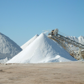 Характеристики технической соли

Техническая соль - эффективный противогололедный материал. Соль техническая обладает рядом достоинств: доступна по цене, действенна при низких температурах, легка в применении.
Она рассчитана на очистку территорий в люб  Физико -химические показатели поваренной соли ТОО \