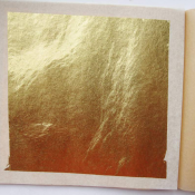 Сусальное золото  Насыщенный блеск, яркий природный цвет, эластичность и удобство в работе отличают качественное сусальное золото.  4х14см, 25 листов  5000  Доставка платная  договорная  упак.  Раритетъ OOO