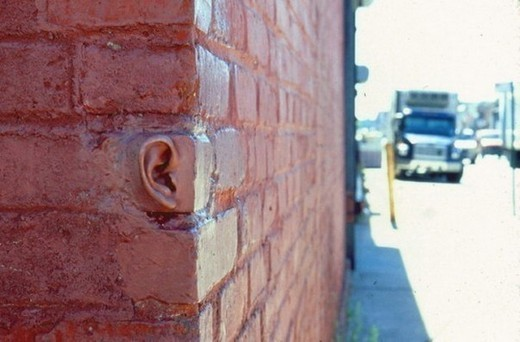 У стен тоже бывают уши...