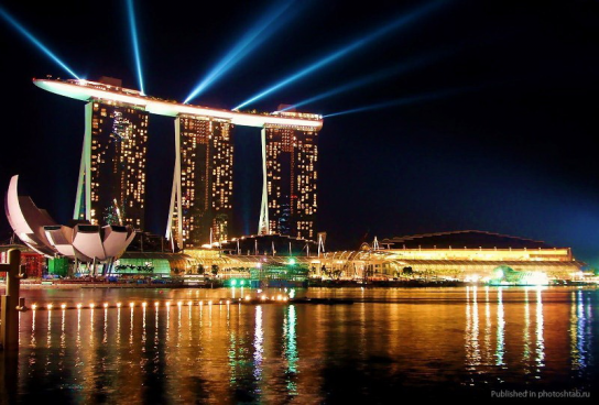 Отель в Сингапуре Marinа Bay Sands - световые ночные шоу!