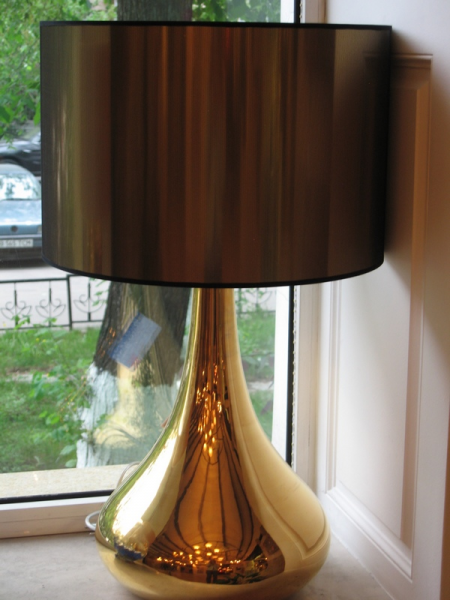 Стильная лампа с текстильным коричневым плафоном